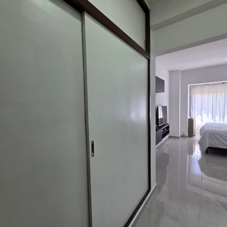 Monoambiente céntrico Nqn, excelente vista - Estudio con 1 cama grande - 11