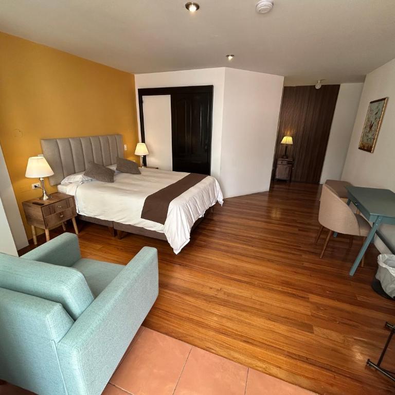 Habitaciones La Casona - Double Room with Private Bathroom - 4