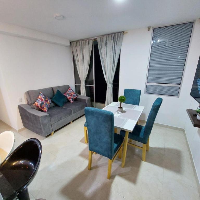 Apartamento en condominio con piscina - Three-Bedroom Apartment - 7