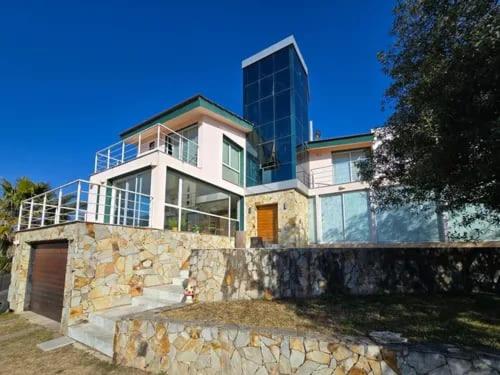 Maravillosa casa con vista al lago situada en zona exclusiva - Casa de 2 dormitorios - 1