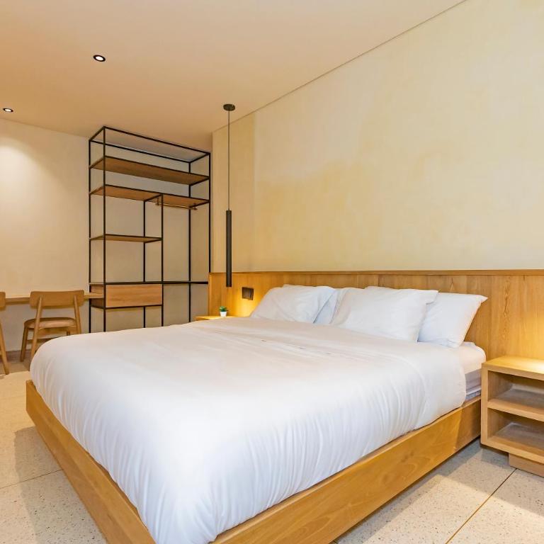 Iconik Hotel - Deluxe Room - 3