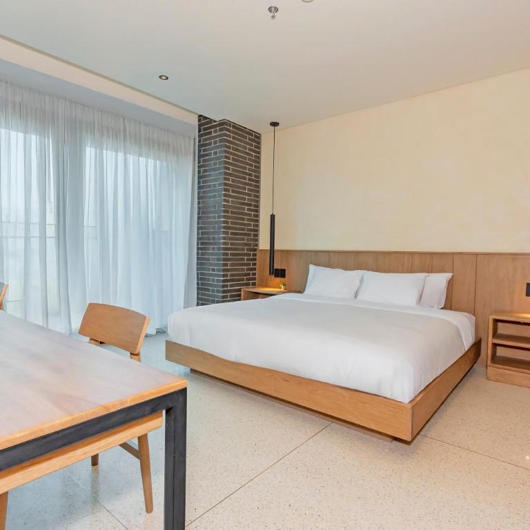 Iconik Hotel - Studio with Spa Bath - 4
