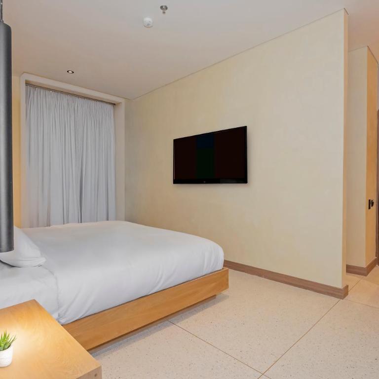 Iconik Hotel - Deluxe Room - 6