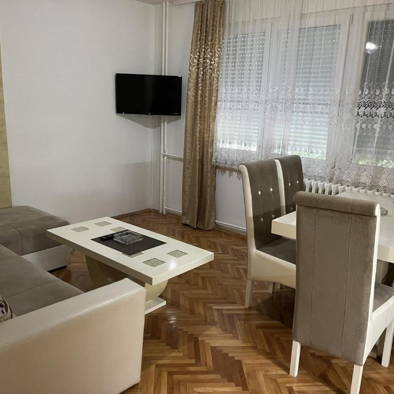 Stan - Two-Bedroom Apartment - 10