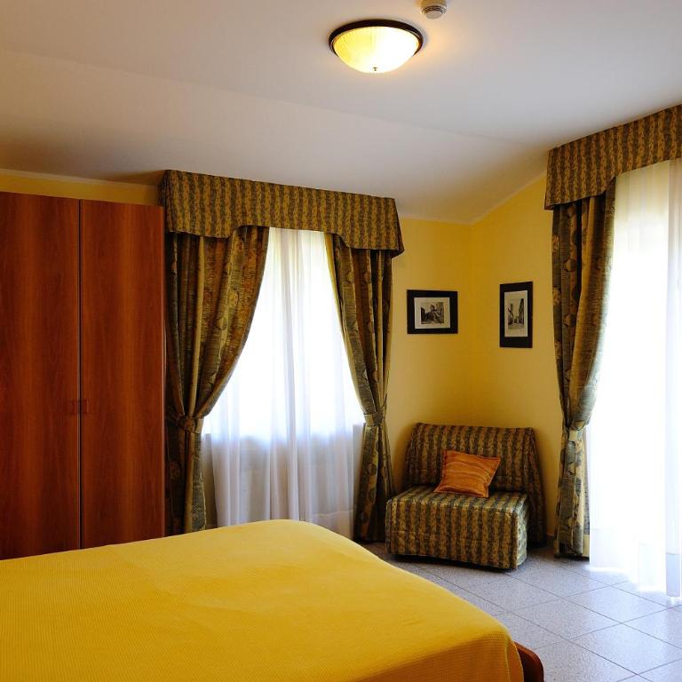 Colle Degli Olivi snc - Camera Quadrupla - 3