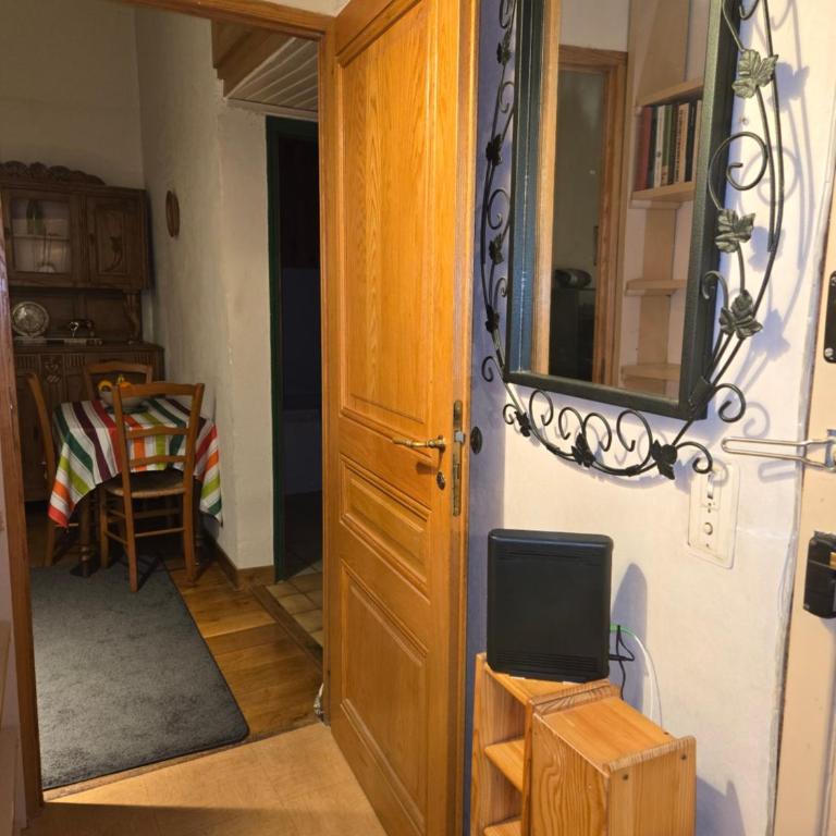 Appartement cosy et silencieux avec salon & chambre & mezzanine - 3 couchages - en plein centre historique et proche transports - Apartment - 14