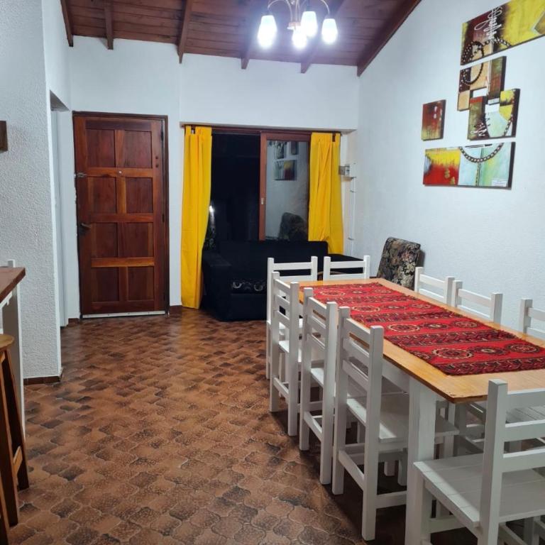 Chalet - Four-Bedroom House - 4