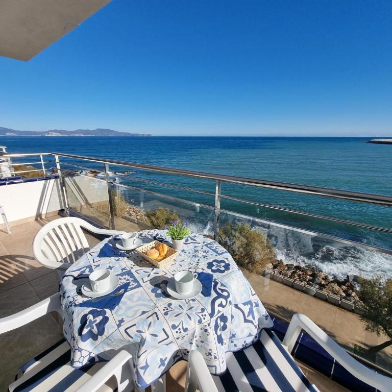 Apartamento en L'Escala con terraza y piscina, cerca de la playa - HISP-236-97 - Apartment - 2
