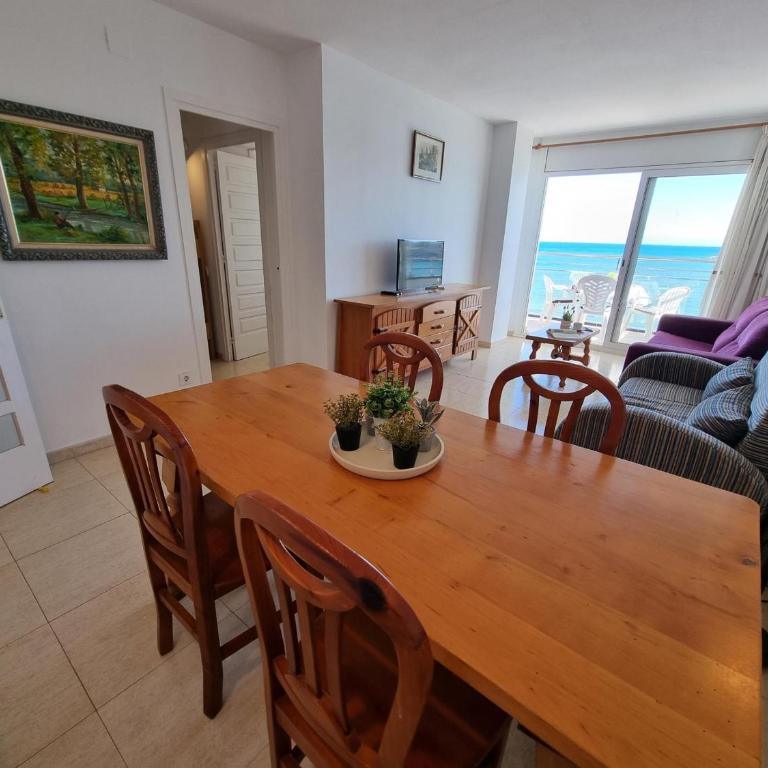 Apartamento en L'Escala con terraza y piscina, cerca de la playa - HISP-236-97 - Apartment - 4