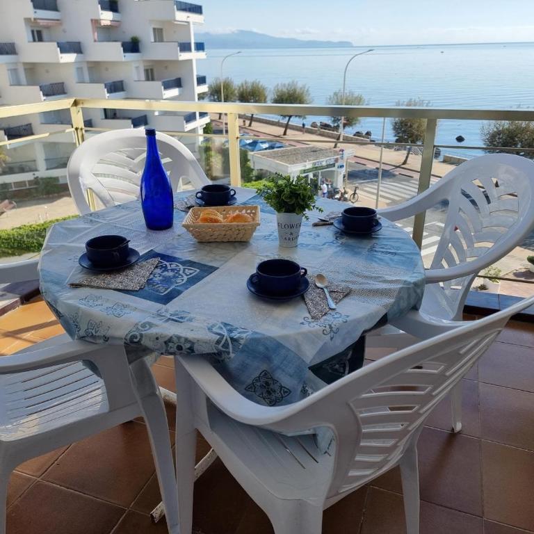 Apartamento cómodo con terraza a 200 m de la playa - HISP-236-176 - Apartment - 4