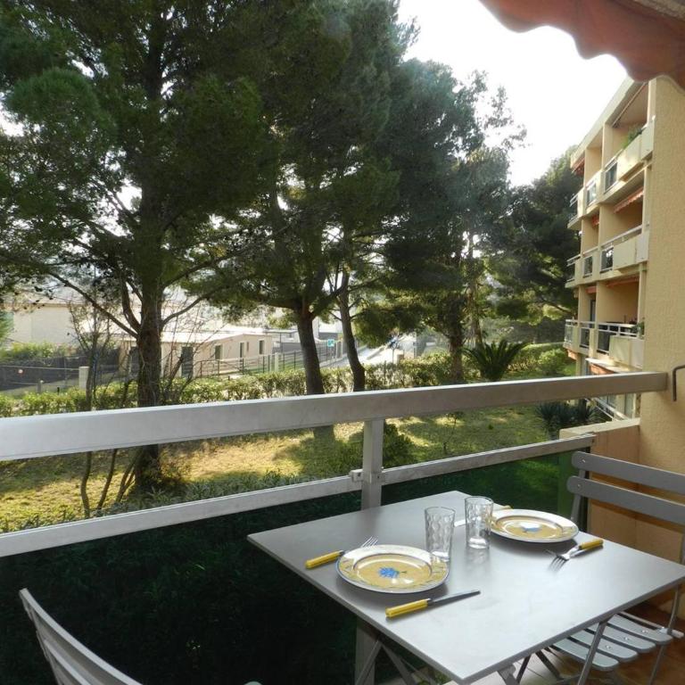 Studio à Bormes-les-Mimosas avec balcon et parking privatif - FR-1-251-886 - Apartamento - 1