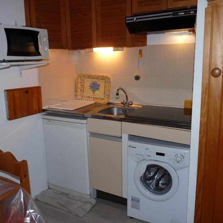 Studio à Bormes-les-Mimosas avec balcon et parking privatif - FR-1-251-886 - Apartamento - 3