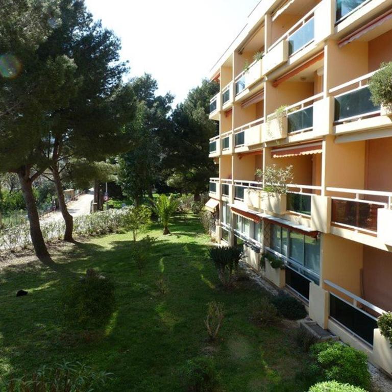 Studio à Bormes-les-Mimosas avec balcon et parking privatif - FR-1-251-886 - Apartamento - 8