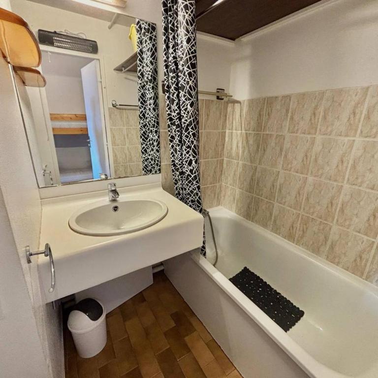 Studio avec terrasse et accès plage - FR-1-816-36 - Appartement - 9