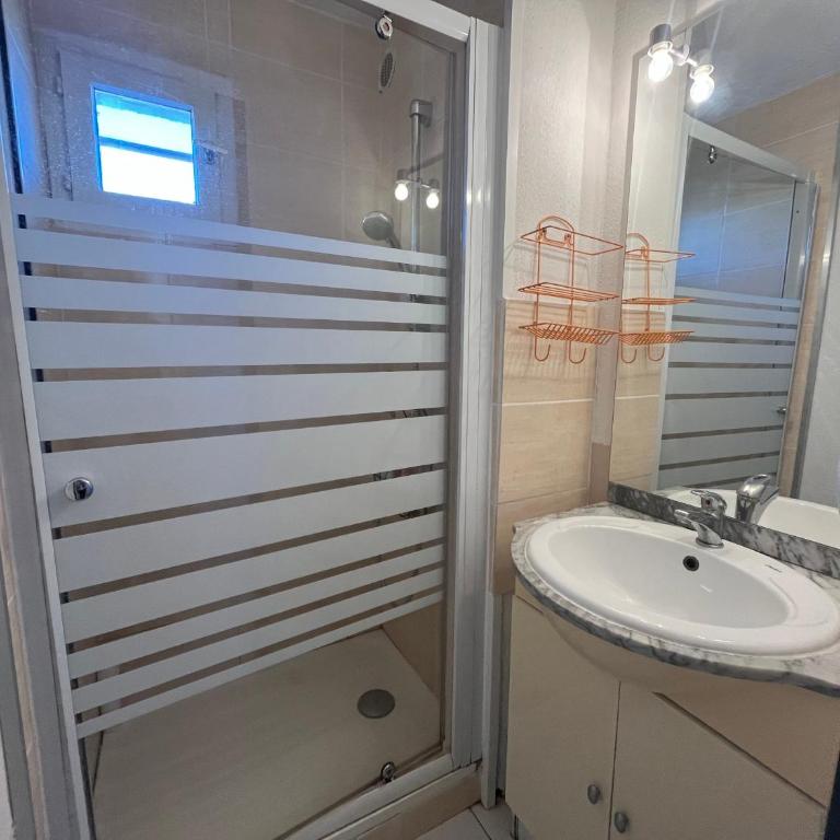 Gruissan : T3 RDC 4/5 pers, Piscine & Parking privé - FR-1-796-93 - Appartement - 3