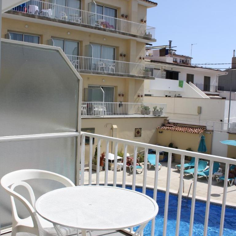 Hotel S'Agoita - Habitación Doble con balcón - 1 o 2 camas - 4