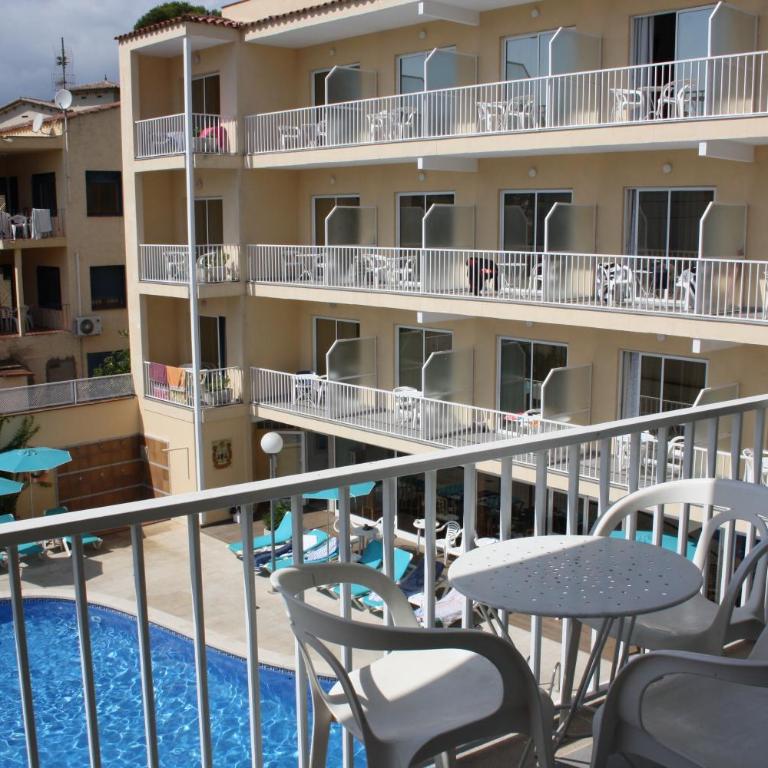 Hotel S'Agoita - Habitación Cuádruple con balcón - 4