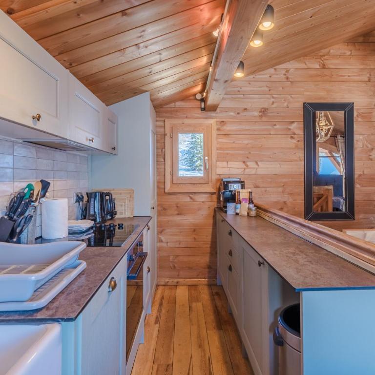 Cosy 4 bedroom chalet with hot tub (Chalet Velours) - Chalet - 10