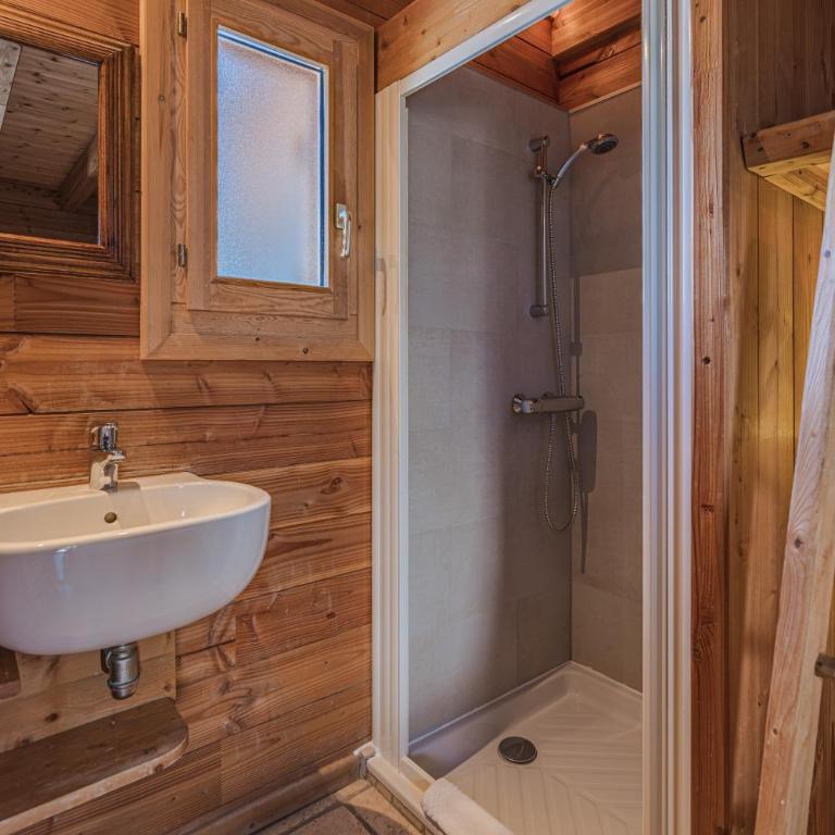 Cosy 4 bedroom chalet with hot tub (Chalet Velours) - Chalet - 14