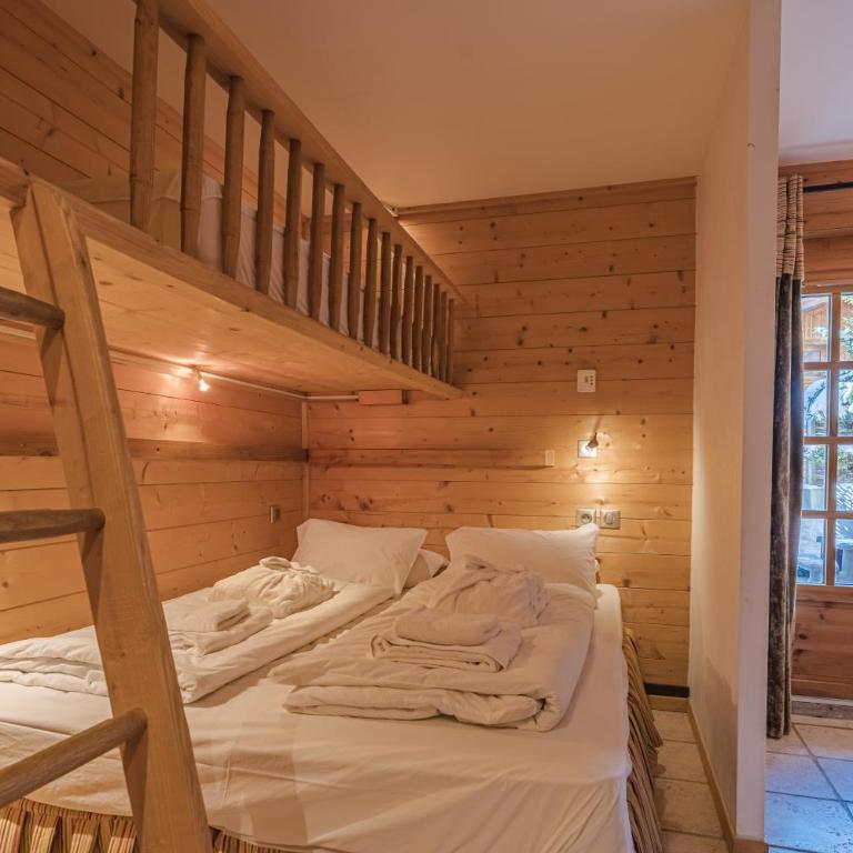 Cosy 4 bedroom chalet with hot tub (Chalet Velours) - Chalet - 24