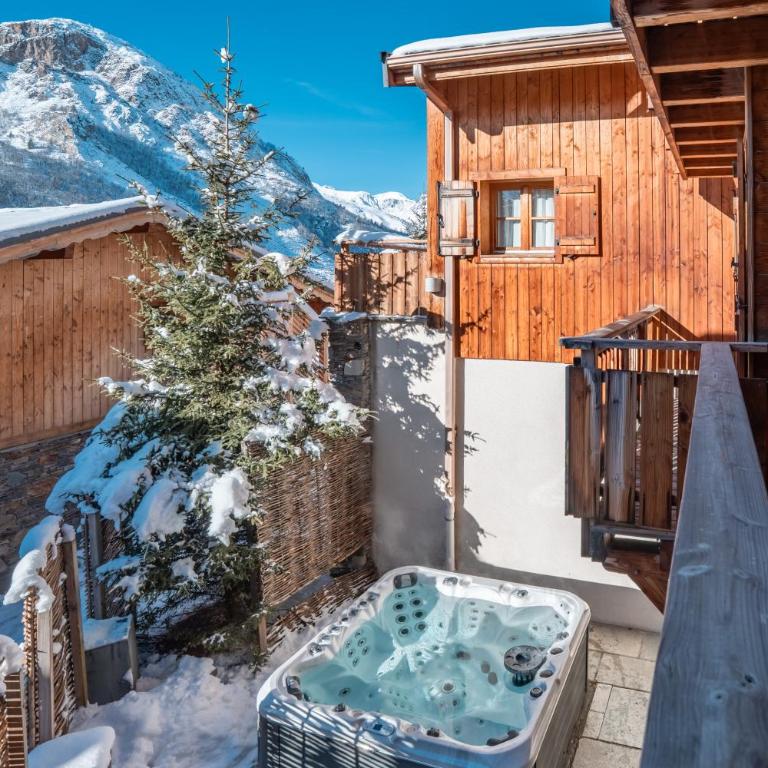 Cosy 4 bedroom chalet with hot tub (Chalet Velours) - Chalet - 32