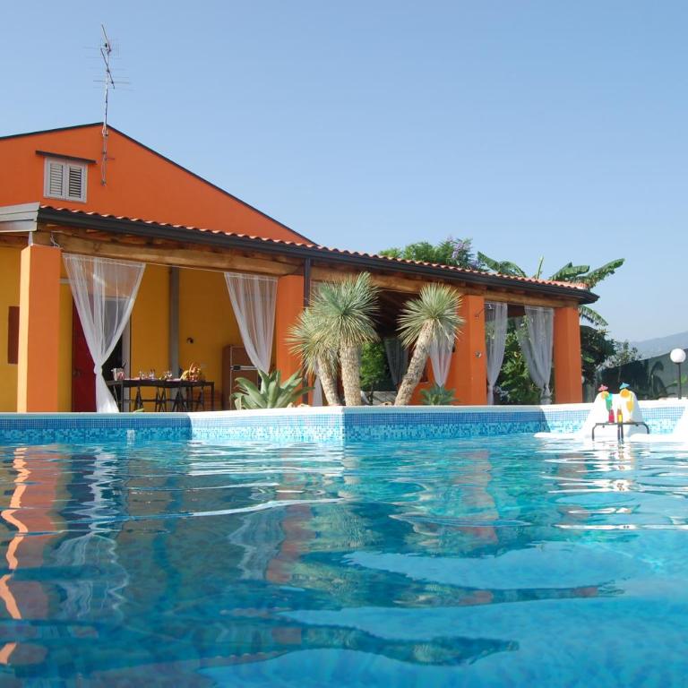 OMBRA E CAFFE' - Villa con Piscina Privata - 1