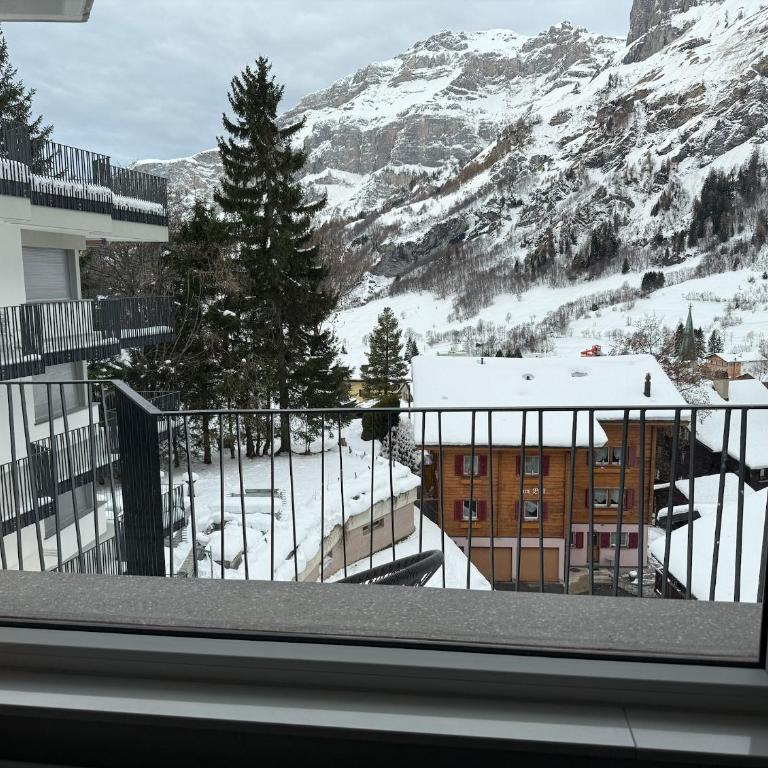 Renovated Studio | Dream Views • Balcony • Free Parking - Apartamento de 1 dormitorio - 20