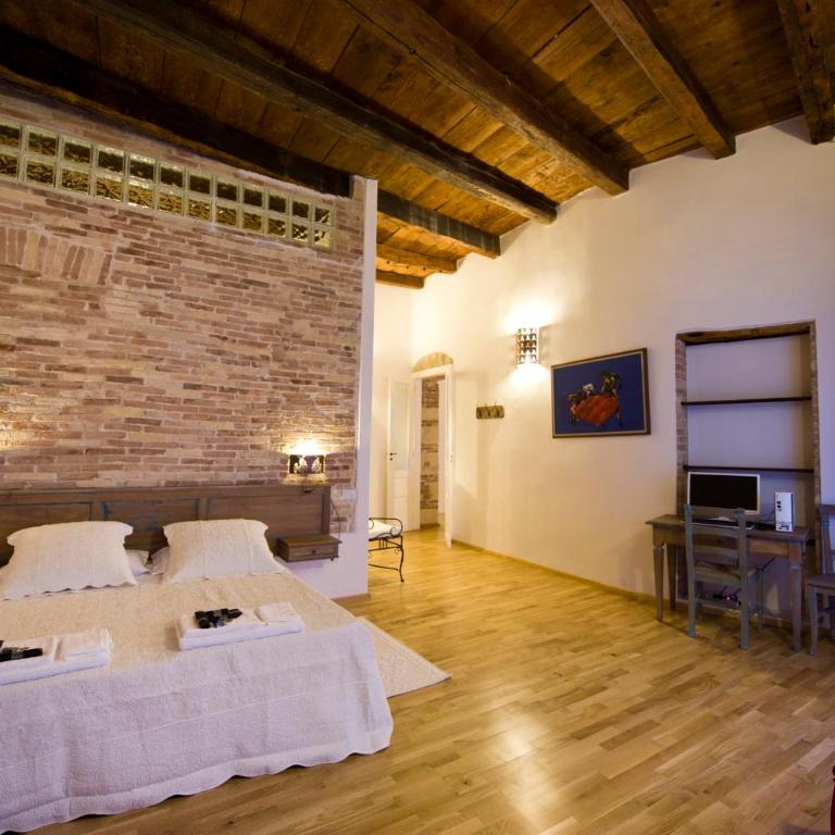 Castelletto Suites - Superior One-Bedroom Apartment with Balcony - 1