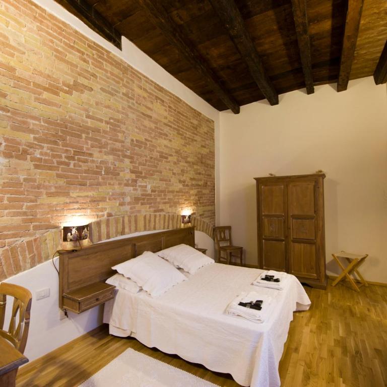 Castelletto Suites - Deluxe One-Bedroom Apartment - 6