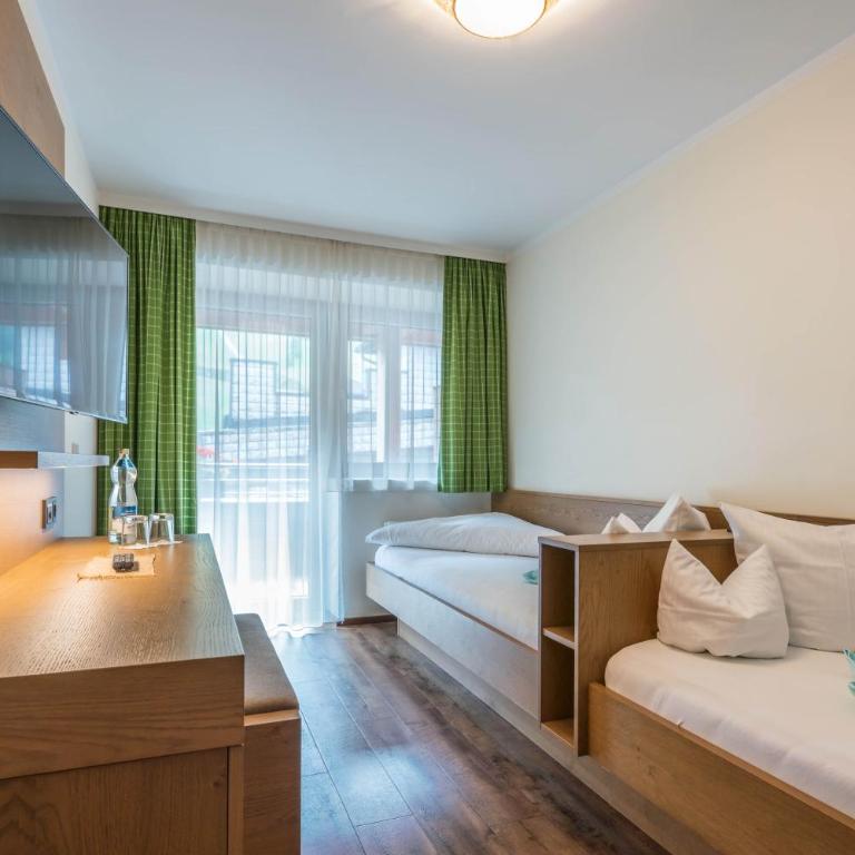 Aktivhotel Tuxerhof - Familienzimmer mit Balkon - 12