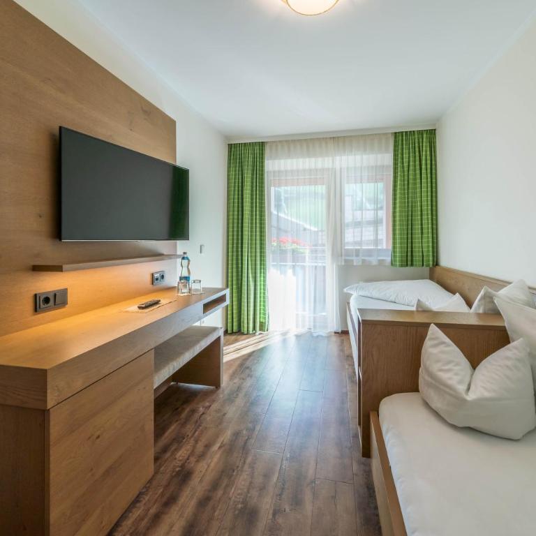 Aktivhotel Tuxerhof - Familienzimmer mit Balkon - 2