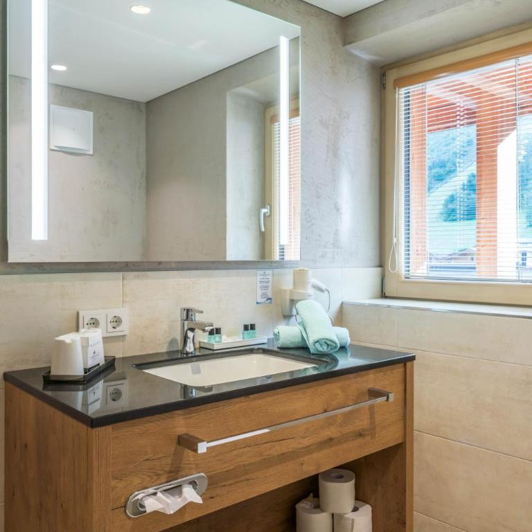 Aktivhotel Tuxerhof - Familienzimmer mit Balkon - 10