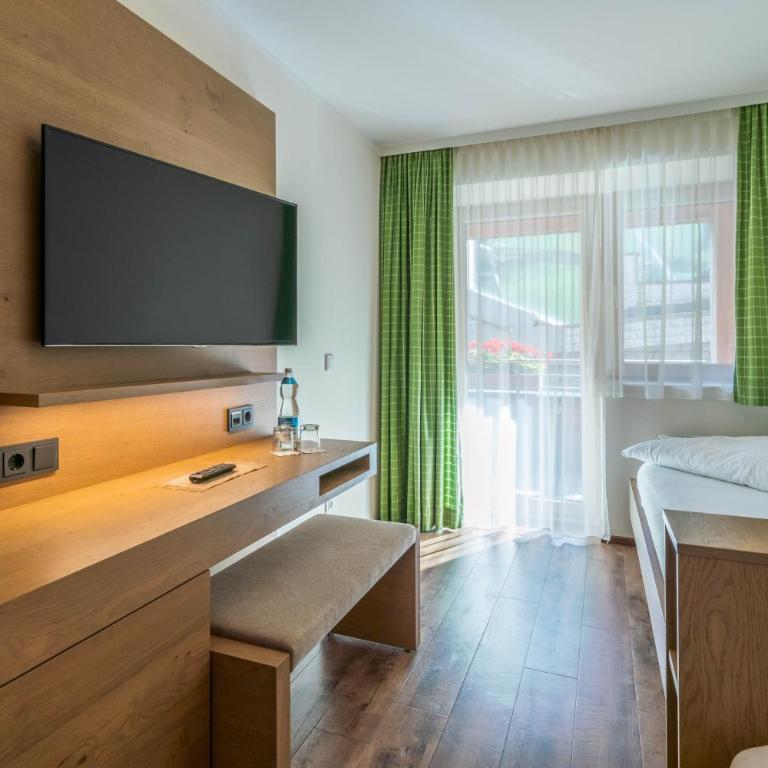 Aktivhotel Tuxerhof - Familienzimmer mit Balkon - 8