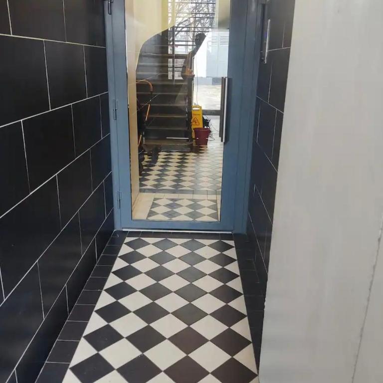 Facile d'accès et entretenu par femme de ménage - Appartement 1 Chambre - 14