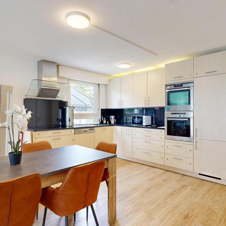 Großzügige 4 Schlafzimmer Wohnung in Davos Bergblick zentrale Lage - Apartment mit 4 Schlafzimmern - 4