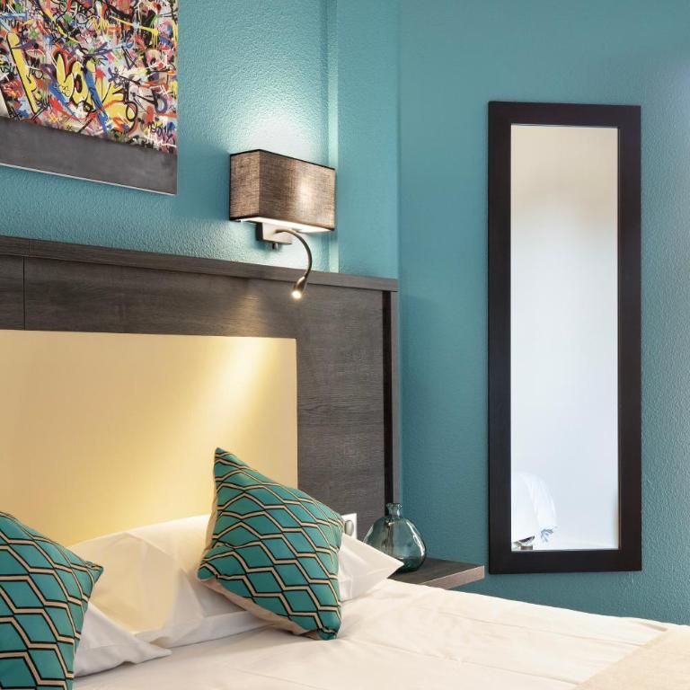 Hôtel Le Collier - Chambre Double Supérieure - Vue sur Ville - 1