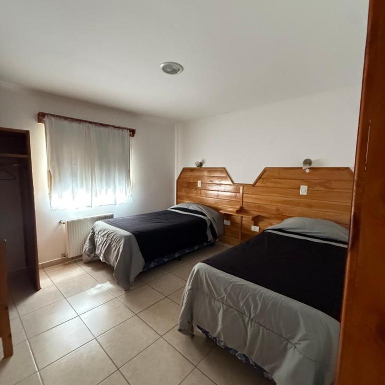 HOTEL Y RESTAURANTE CAñADON LEON - Habitación Doble con baño privado - 2 camas - 3