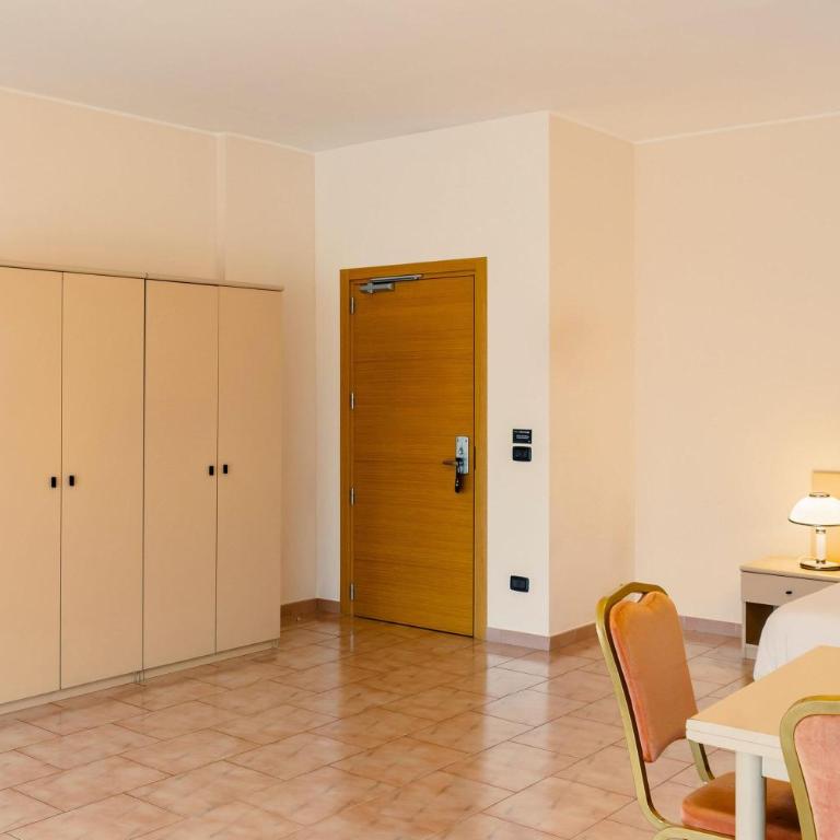 B&B HOTEL Bari Rondò - Camera Matrimoniale con Accesso Disabili - 3