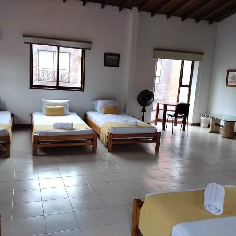 Hotel Balcones De Malibu - Family Room - 1