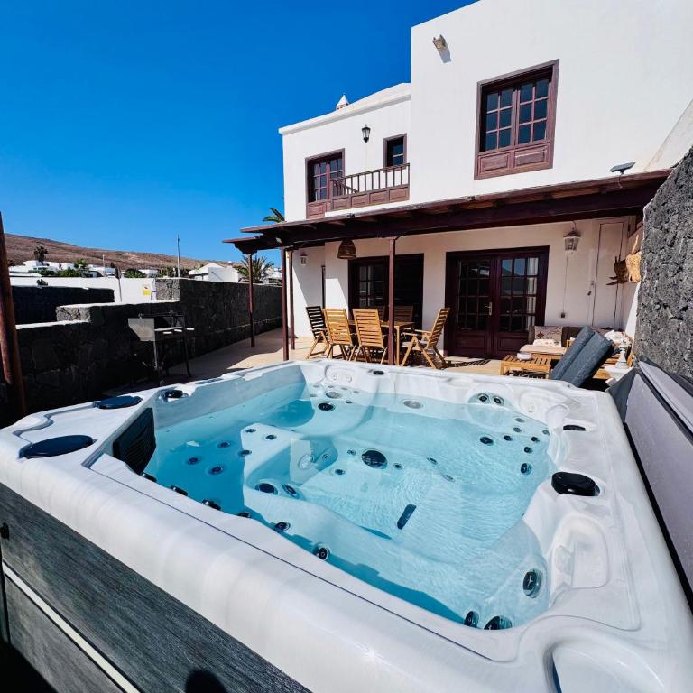 Lovely Villa Atienza 99, communal pool, private hot tub - Two-Bedroom House - 58