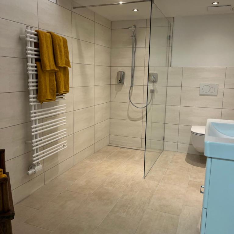 Smart Stay - Privates Zimmer & Bad im Untergeschoss - Kingsize Komfort fuer Zwei - Appartamento con 1 Camera da Letto - 5