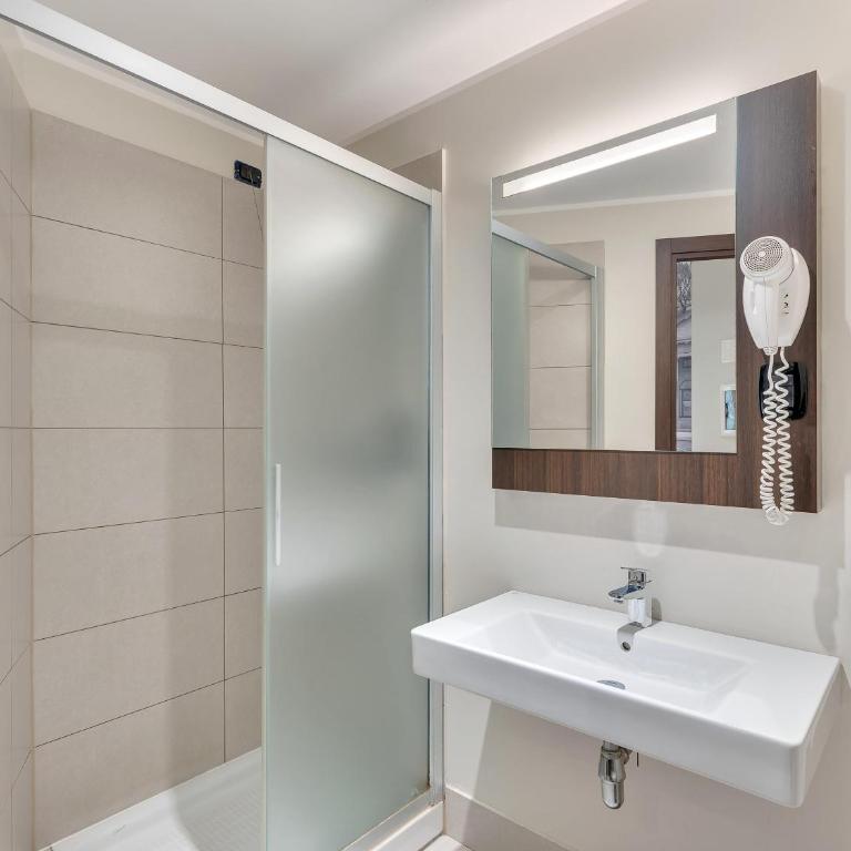 B&B Hotel Bergamo City - Camera Doppia con Letti Singoli - 5