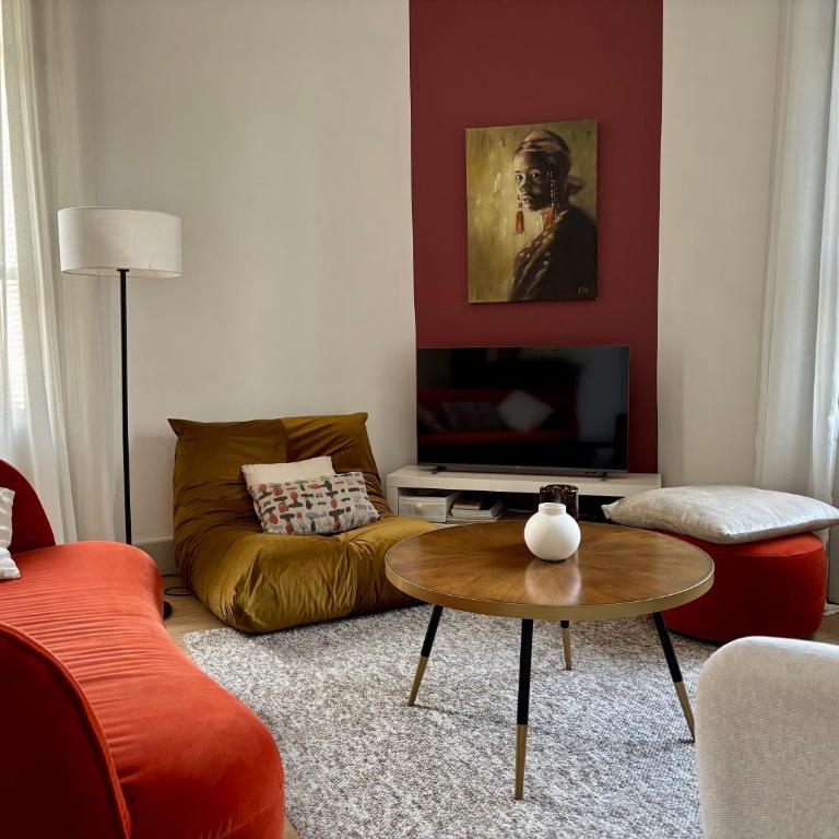 Nimes , appartement rénové dans immeuble classé. - Appartamento con 2 Camere da Letto - 2