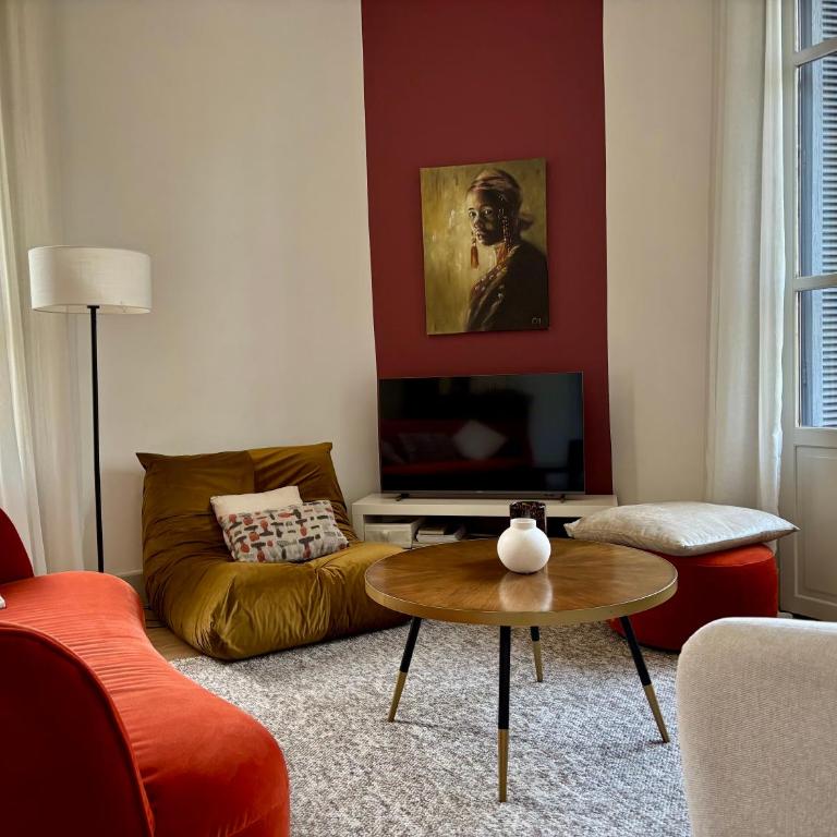 Nimes , appartement rénové dans immeuble classé. - Appartamento con 2 Camere da Letto - 10