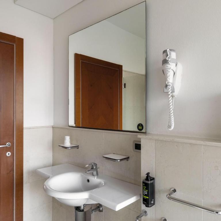 B&B Hotel Modena - Camera Tripla - 5