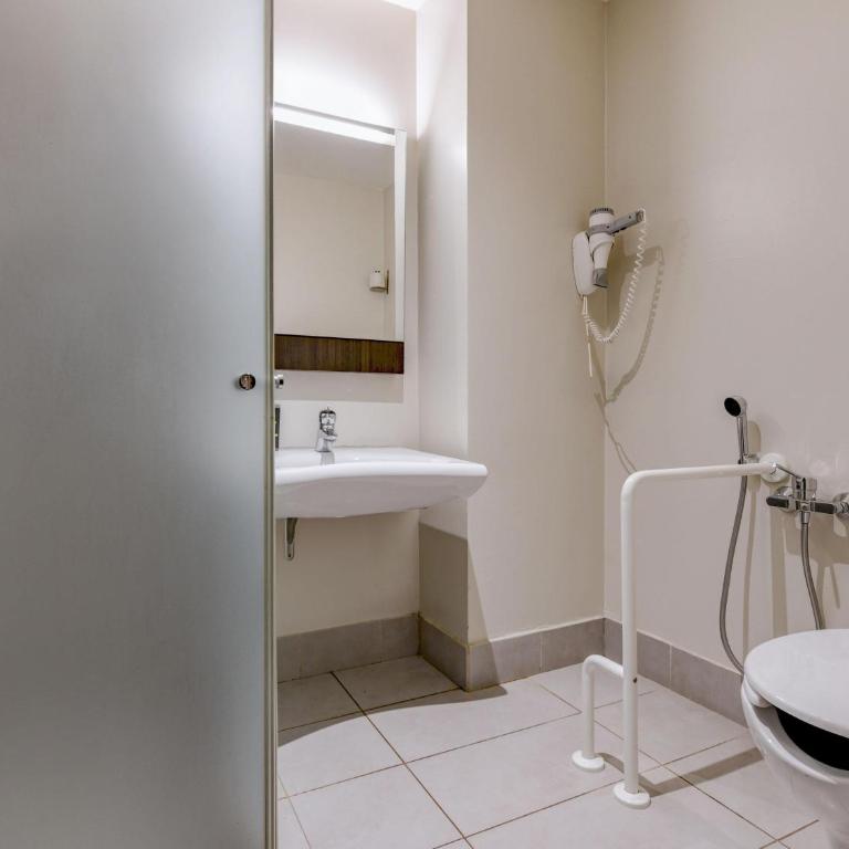 B&B Hotel Verona - Camera Matrimoniale con Accesso Disabili - 5