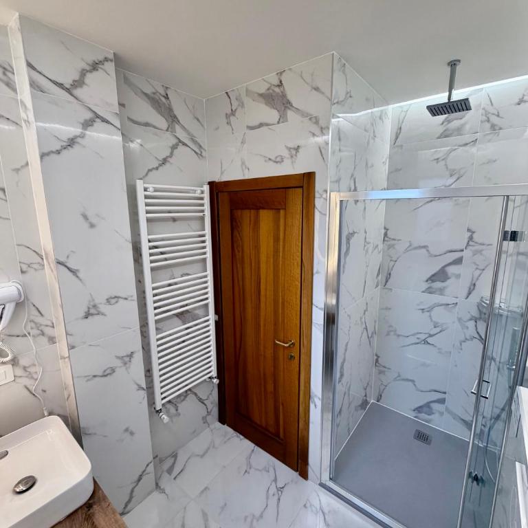 A stone's throw from the Duomo - Three-Bedroom Apartment - 7
