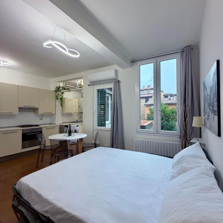 A stone's throw from the Duomo - Three-Bedroom Apartment - 16