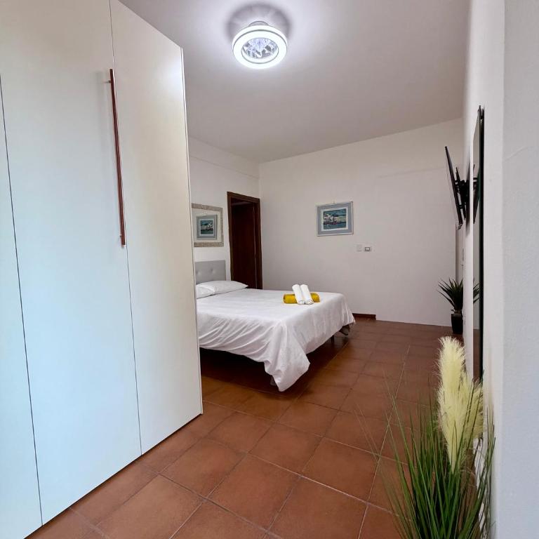 A stone's throw from the Duomo - Three-Bedroom Apartment - 11