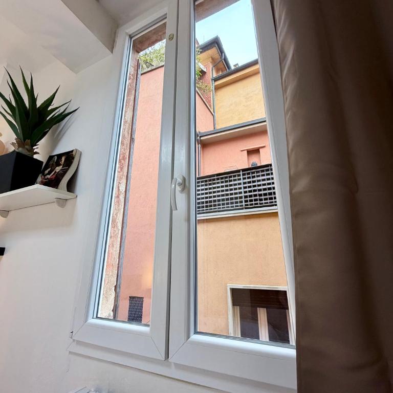 A stone's throw from the Duomo - Three-Bedroom Apartment - 13